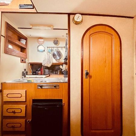 Stylish 80'S Fishing Boat Hotel Sant Adria de Besos Exterior photo